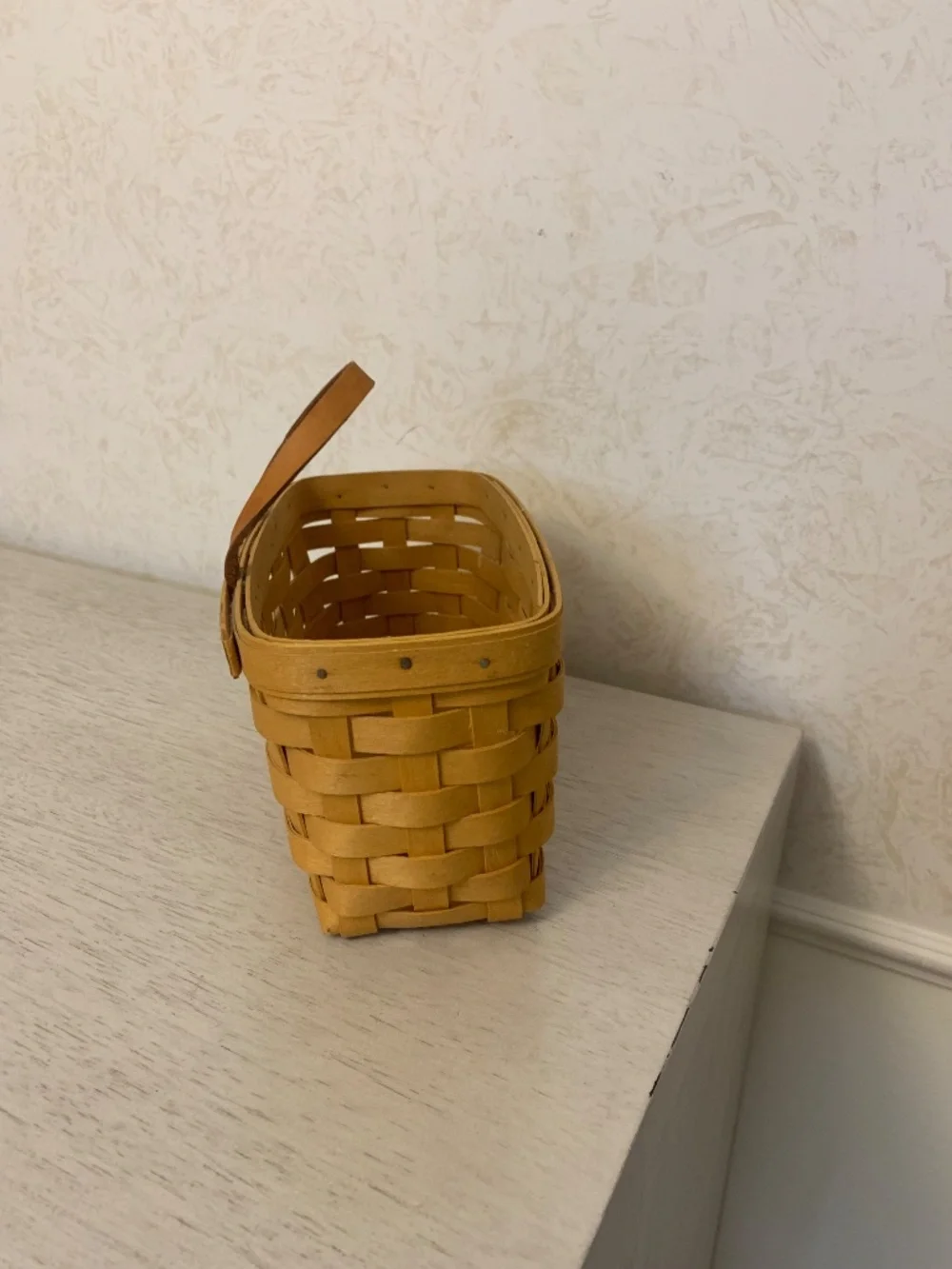 Beautiful Medium-Sized Hanging Longaberger Basket